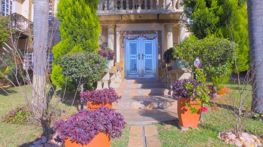 5 Bedroom Property for Sale in Azalea Park North West